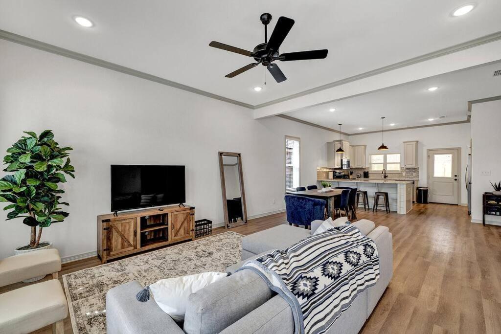 Villa Alamo Luxury Living Up To 11 Tyler Exterior foto