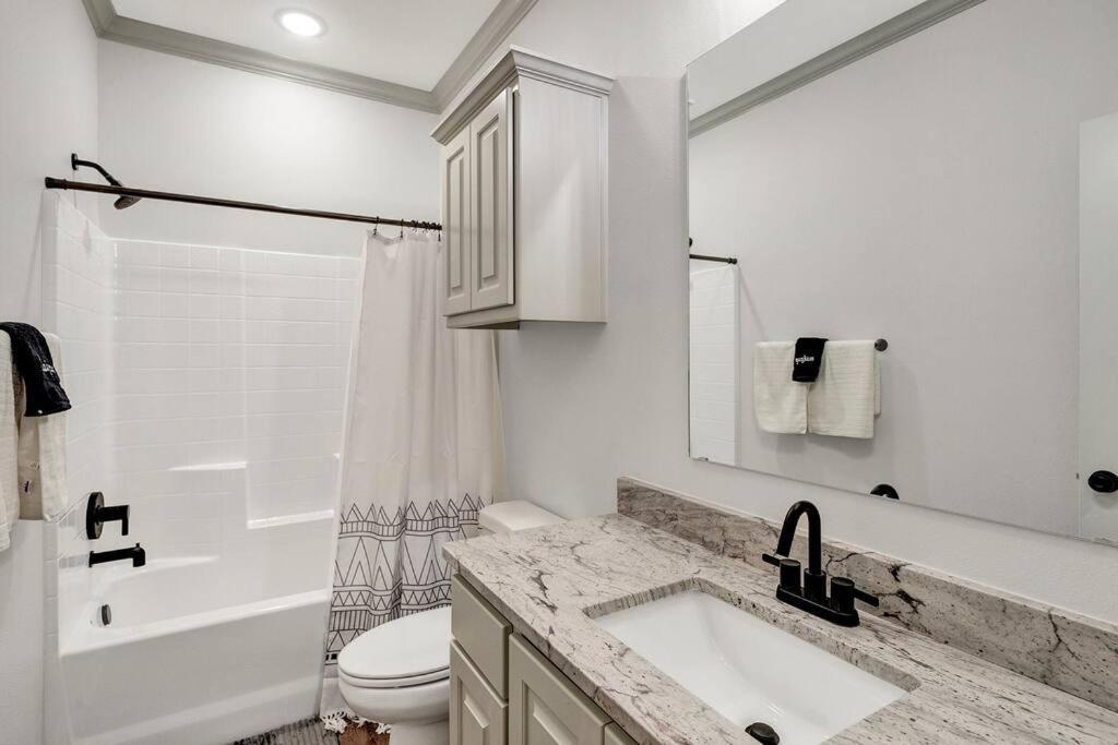 Villa Alamo Luxury Living Up To 11 Tyler Exterior foto